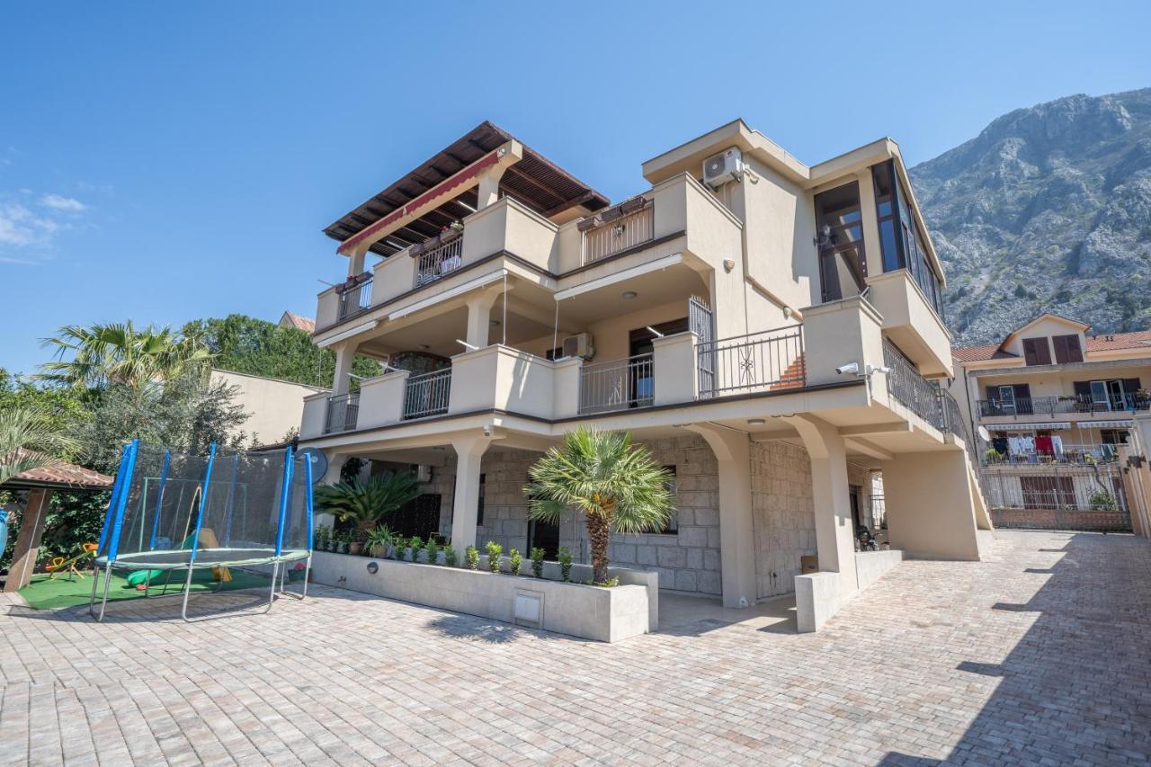 Apartments Milunovic Kotor Bagian luar foto