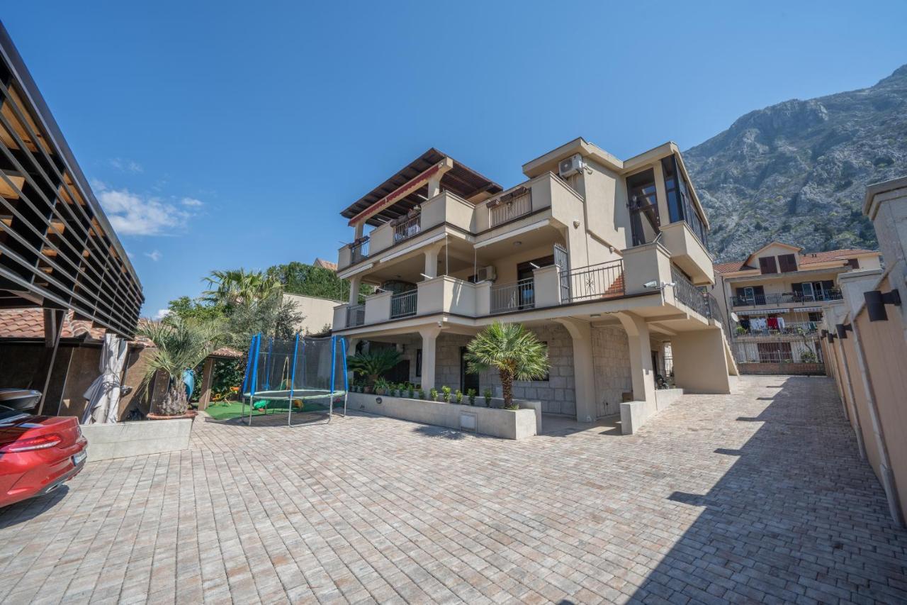 Apartments Milunovic Kotor Bagian luar foto