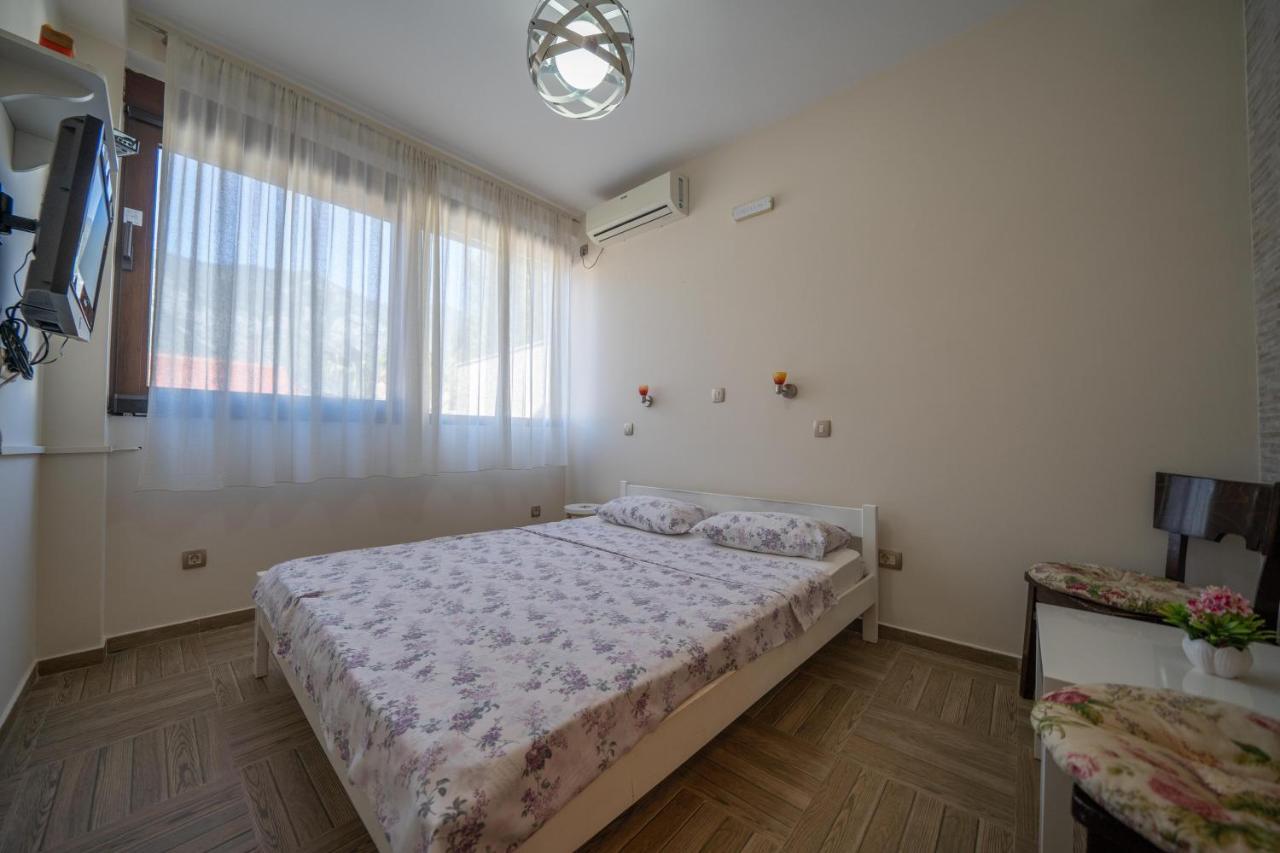 Apartments Milunovic Kotor Bagian luar foto