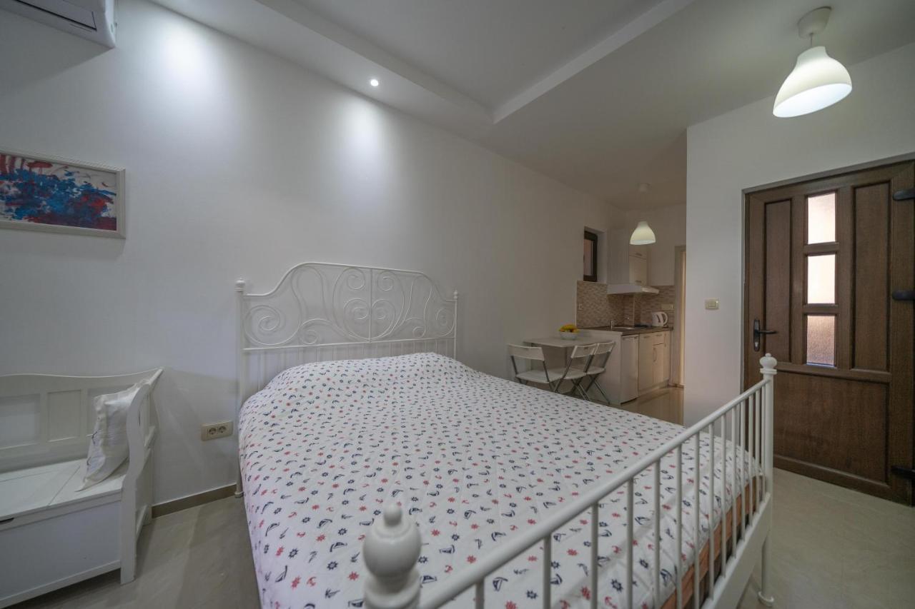 Apartments Milunovic Kotor Bagian luar foto