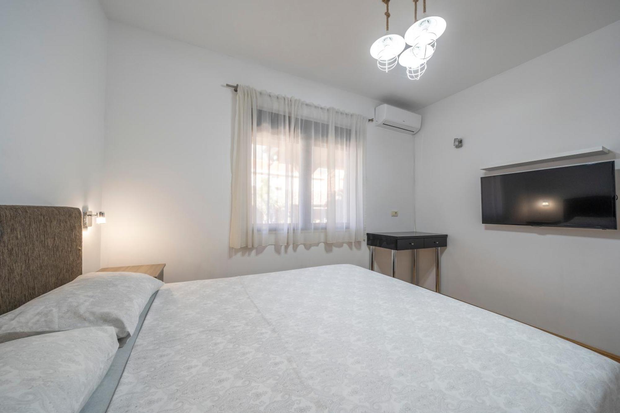 Apartments Milunovic Kotor Bagian luar foto